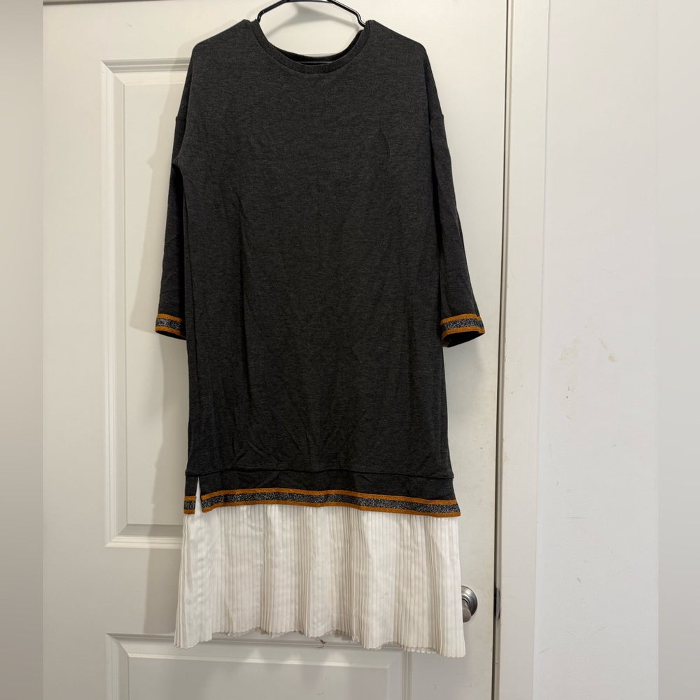 Elegant Gray and White Midi Dress